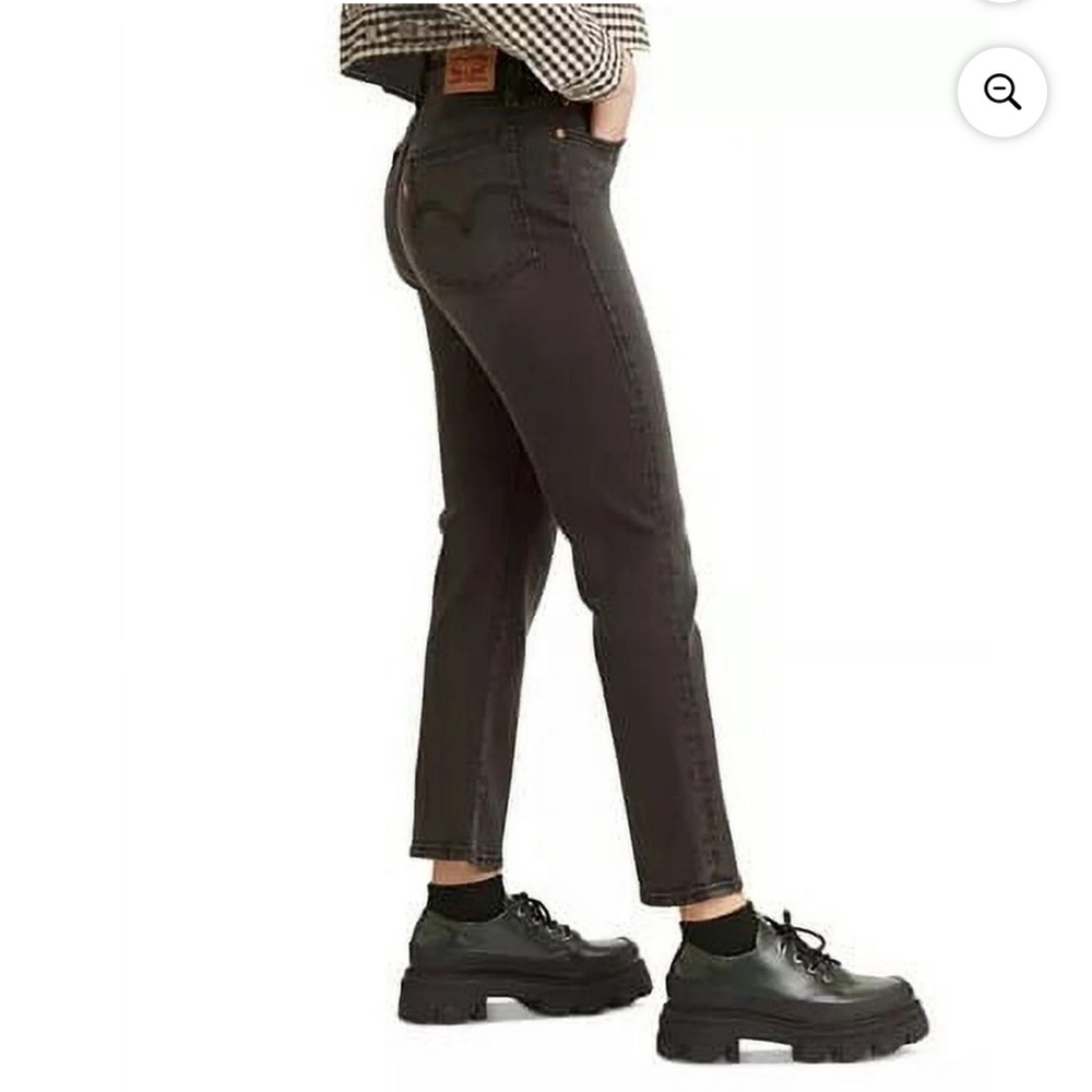 Levi’s Wedgie Straight Women’s Jeans in color Cut and Dry - Washed Black - Picture 2 of 10